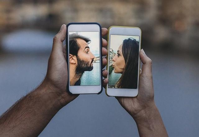 Durante il lockdown e con la nuova normalità i social network e le app di incontri sono diventati sempre di più parte della nostra routine...