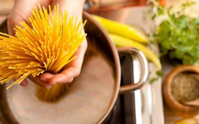 5. PASTA, VA "CALATA" NON BUTTATA NELLA PENTOLA