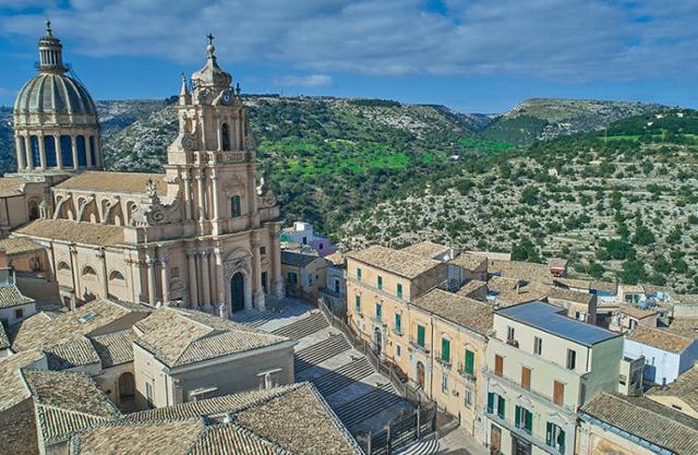 l-organista-pedro-alberto-sanchez-in-concerto-al-duomo-di-san-giorgio-a-ragusa