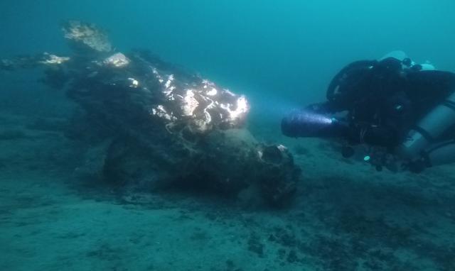 Il motore dello Junker Ju-88 tedesco trovato nel mare di Ognina