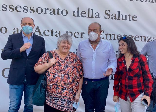Aleida e Celia Guevara in visita all'hub vaccinale della Fiera del Mediterraneo