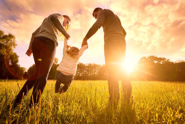 Per ricevere l'assegno unico si dovrà presentare domanda all'Inps e possono farne richiesta tutte le famiglie, indipendentemente dalla loro fonte di reddito...
