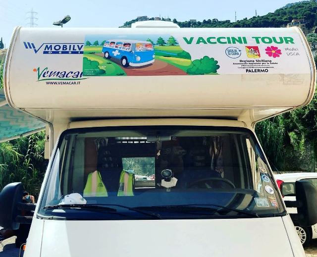 Il #VacciniTour nel Palermitano: in 10 giorni inoculati più di 2000 vaccini