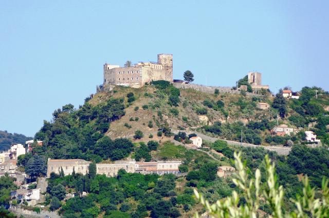 Castello di Santa Lucia del Mela, prospetto occidentale - ph Effems Castello di Santa Lucia del Mela, prospetto occidentale - ph Effems