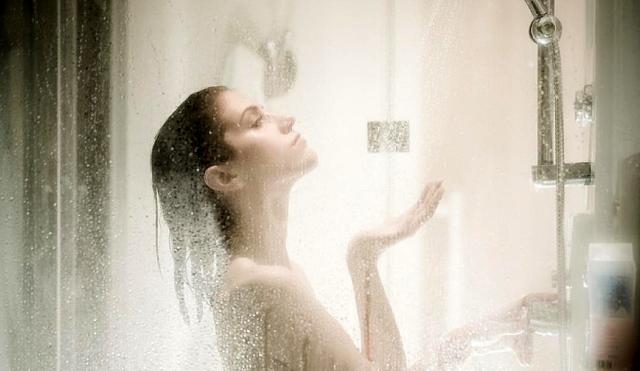 Rinfrescarsi con una doccia calda prima di dormire...