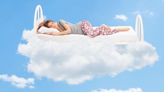 Scegliere il materasso giusto può favorire il riposo notturno nelle notti estive estremamente calde...