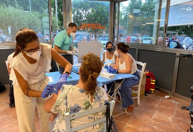 A Palermo Vaccini di Quartiere e controlli più serrati all'aeroporto ''Falcone Borsellino''