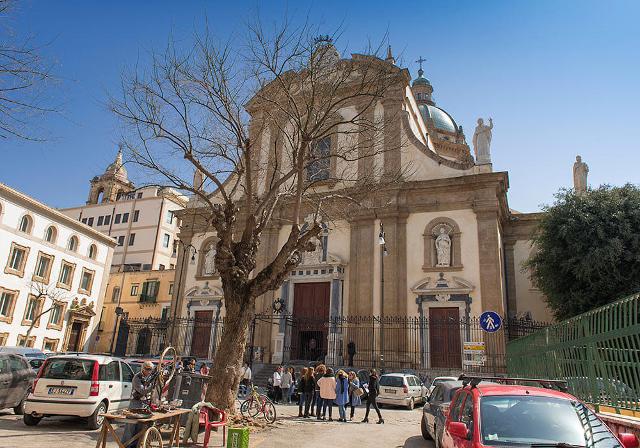 A Palermo, il Museo di Casa Professa apre gli armadi...