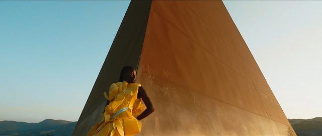 "Piramide - 38° Parallelo" di Mauro Staccioli