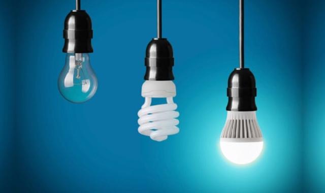 Una lampadina LED, ad esempio, ha un consumo di circa 35 kWh/anno e un costo medio in bolletta di 7 euro/anno. Tale lampadina, con la nuova etichettatura, sarà inserita in classe D o E, a seconda delle prestazioni specifiche...