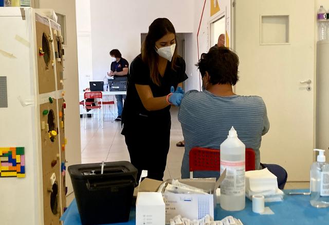 #VaccinInQuartiere a Palermo, buona la seconda: 150 immunizzati allo Zen