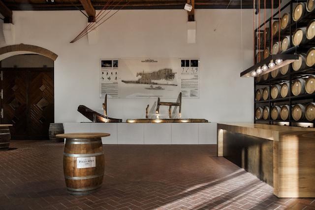 I calchi in gesso dei resti della Nave Punica, conservati in una delle sale del Museo delle Cantine Pellegrino