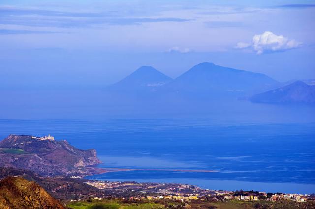 Il panorama verso il mare dalla Rocca Salvatesta