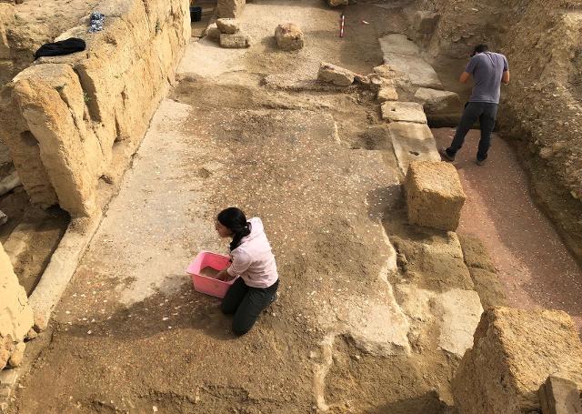 Scavi nella Casa III M del Quartiere ellenistico-romano di Akragas Scavi nella Casa III M del Quartiere ellenistico-romano di Akragas