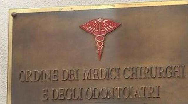 L'Ordine di Catania sospende 4 medici No Vax