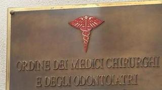 L'Ordine di Catania sospende 4 medici No Vax