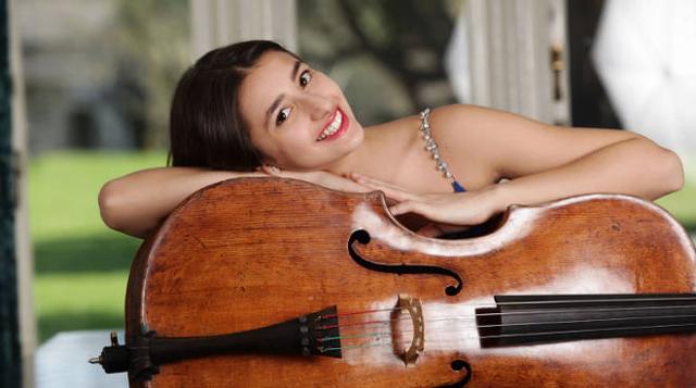al-teatro-politeama-garibaldi-di-palermo-caterina-isaia-al-violoncello-e-rosamaria-macaluso-al-pianoforte