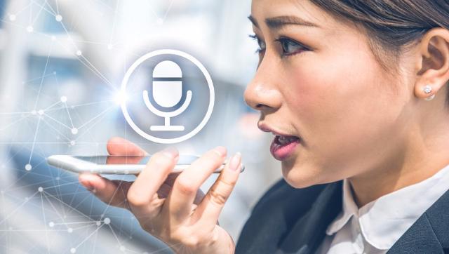 Il sistema consente la riproduzione continua dei contenuti offrendo all'utente la possibilità di essere social senza utilizzare lo schermo e svolgendo altre attività...