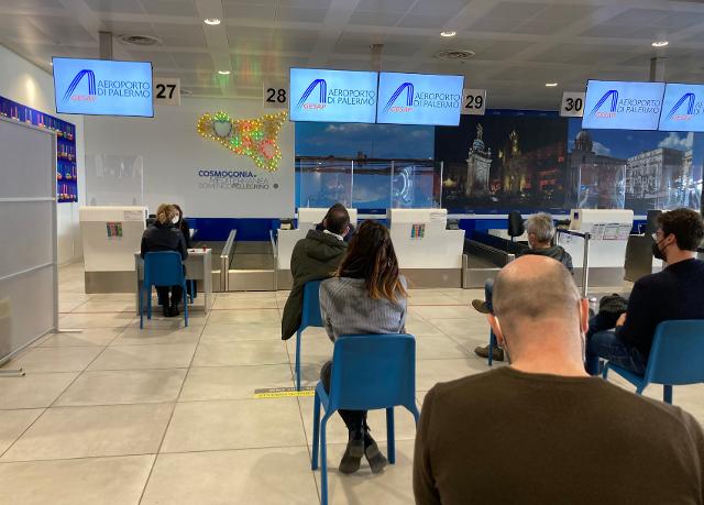 Vaccini all'aeroporto di Palermo: buona la prima!