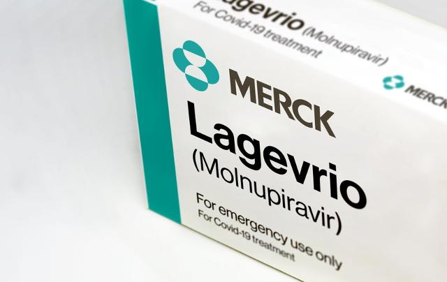 Farmaci antivirali contro il Covid, prima consegna a Lampedusa