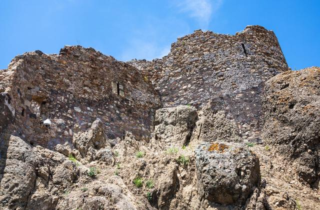 Le antiche mura del Castello di Calatabiano