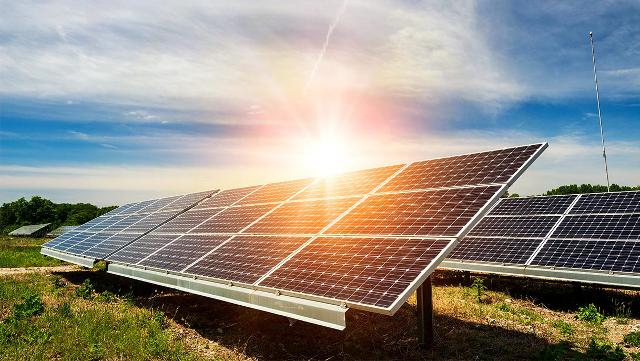 Su Ener2Crowd.com sarà possibile, per ogni singolo cittadino, partecipare alla realizzazione di questi nuovi impianti fotovoltaici con investimenti di anche solo poche centinaia di euro...