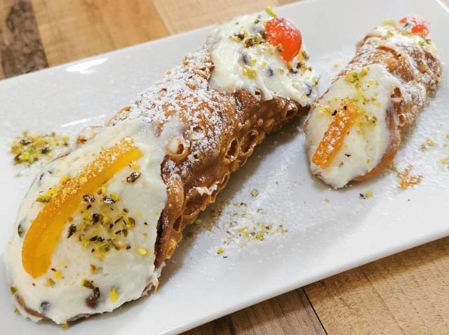 Sagra Del Cannolo A Piana Degli Albanesi Piazza Vittorio Emanuele