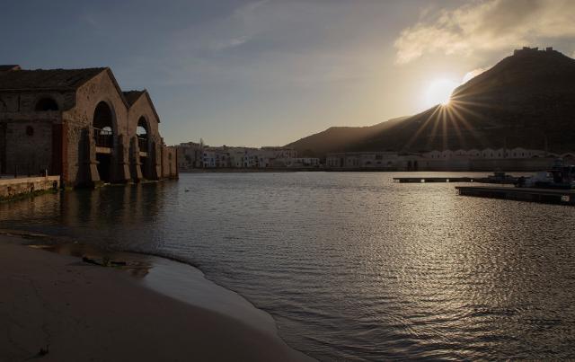 I magazzini dell'ex tonnara Florio al tramonto, Favignana