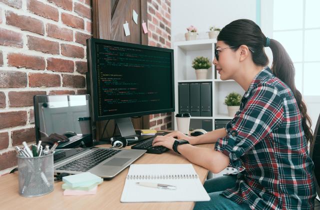 Parte la ricerca del lavoro e si presentano a lei le prime opportunità: trova impiego da remoto come Junior Front-End Developer presso l'e-tailer eyewear Mia Burton in tre mesi...