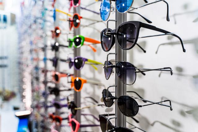 Gli occhiali da sole hanno una "data di scadenza"...