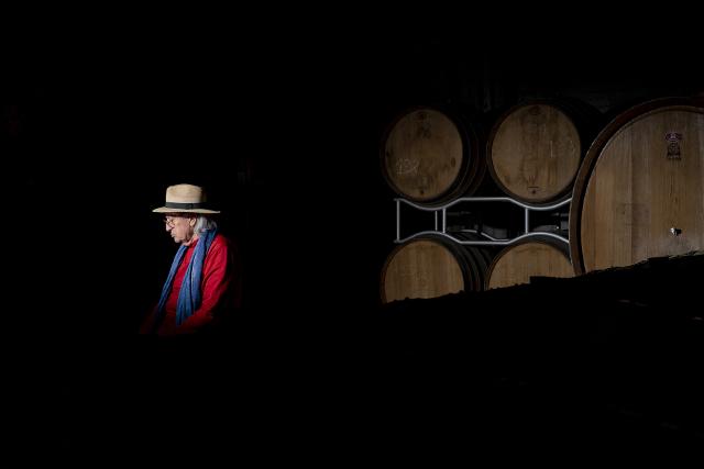 Vittorio Storaro nella barricaia Alta Mora di Cusumano