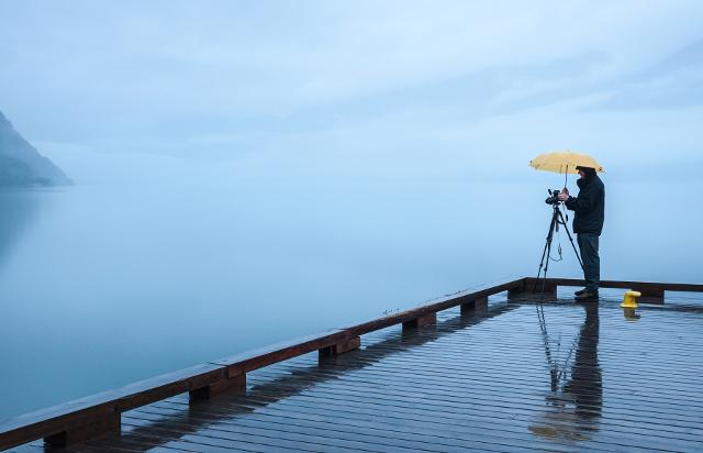 Il cecchino - Eccola lì. La posizione perfetta, quell'angolino dal quale la foto uscirà una meraviglia...