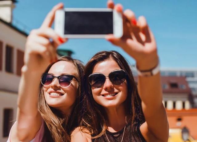 Volagratis.com ha svelato con un sondaggio le 10 abitudini degli instagrammer in vacanza più detestate...