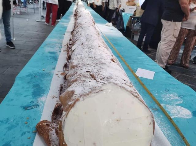 A Caltanissetta "il Cannolo più lungo del mondo" - Guinness World Records