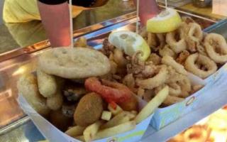 Lo ''Street Food Tour Beddi Sapuri'', in piazza Milite Ignoto a Santa Lucia del Mela (ME)