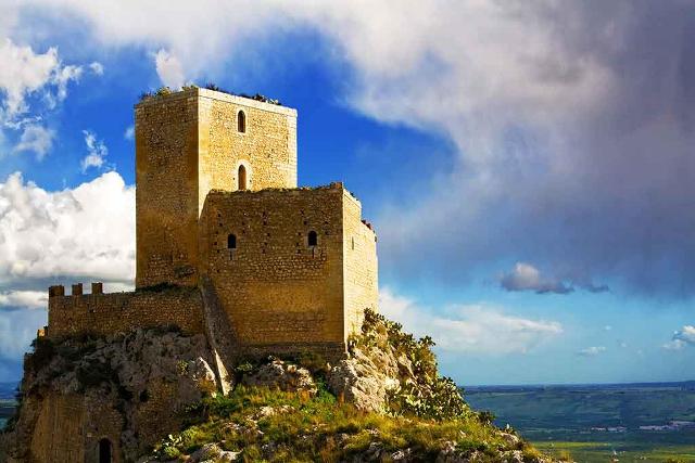 Il Castello di Serravalle, a Mineo (CT), torna all'antico splendore