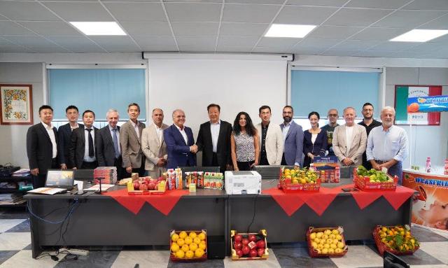 Delegazione Cinese in visita nell'azienda Oranfrizer