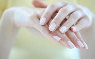 La cura delle mani inizia in inverno: come mantenerle sempre giovani e sane