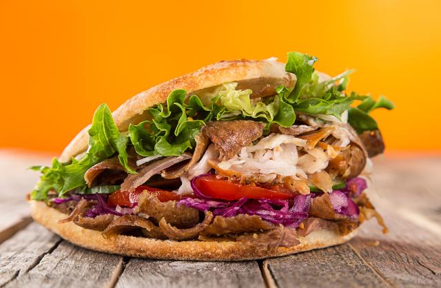 Tra i piatti più ordinati tramite food delivery dai Siciliani c'è anche il kebab...