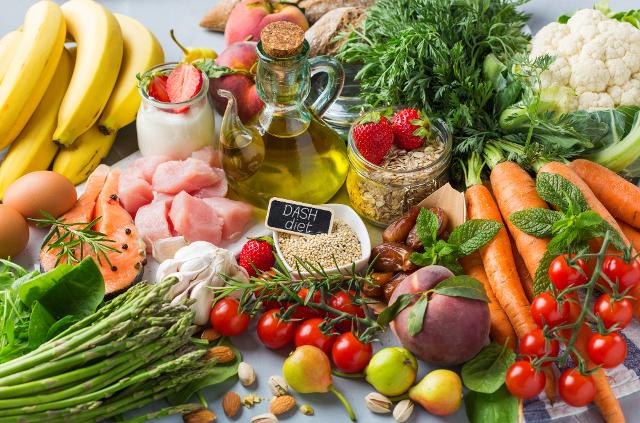 Alcuni degli alimenti che fanno parte della Dieta DASH Alcuni degli alimenti che fanno parte della Dieta DASH