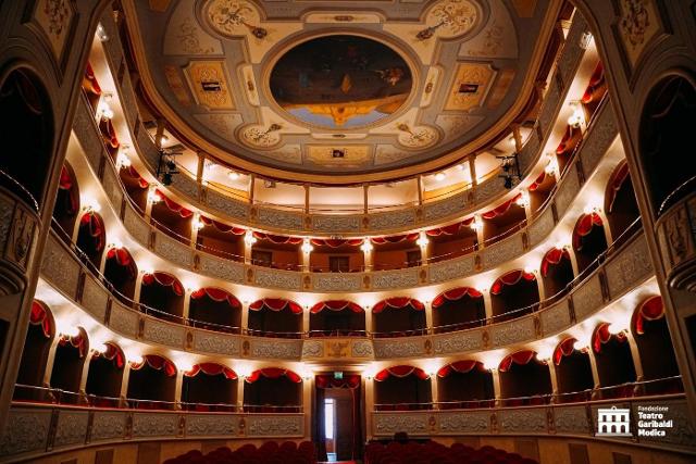 la-suggestione-dei-carmina-burana-al-teatro-garibaldi-di-modica