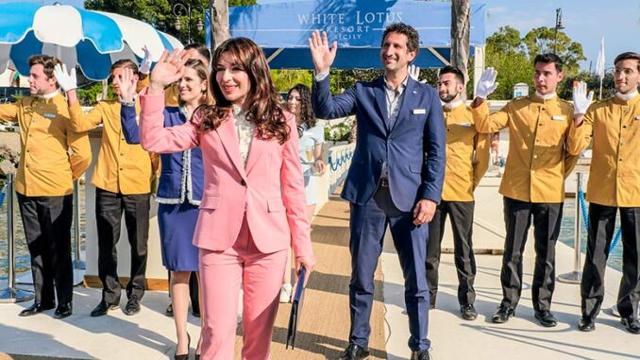 Sabrina Impacciatore nella scena finale della seconda stagione di The White Lotus