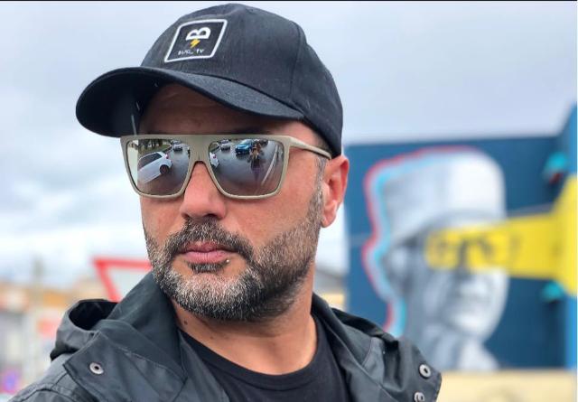 Andrea Buglisi a Bagheria. Sullo sfondo un murales che ha realizzato insieme a Igor Scalisi Palminteri Andrea Buglisi a Bagheria. Sullo sfondo un murales che ha realizzato insieme a Igor Scalisi Palminteri