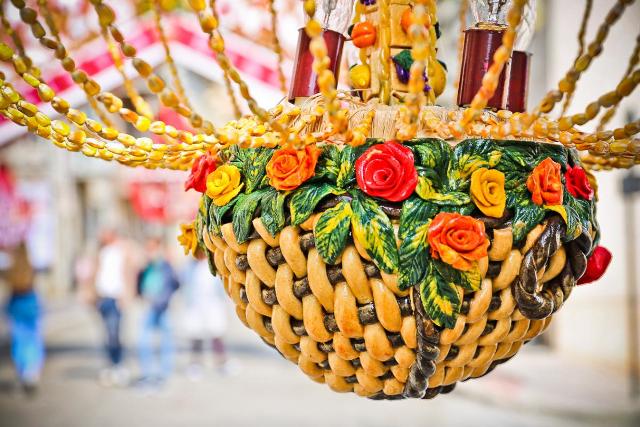 Il vero protagonista dei decori degli Archi di Pasqua è il pane, dalle forme più curiose... Foto tratta dal sito del Comune di San Biagio Platani