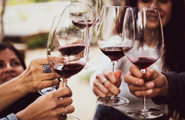 Il "vino naturale" è buono: è ormai superata la credenza che un vino "genuino" abbia sempre qualche difetto... Il "vino naturale" è buono: è ormai superata la credenza che un vino "genuino" abbia sempre qualche difetto...