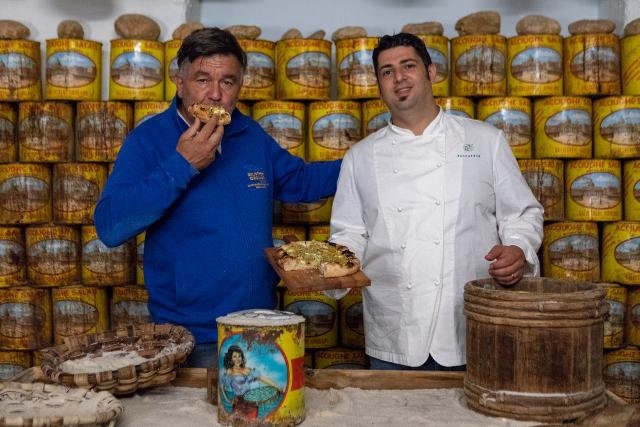 Gioacchino Gargano e Michelangelo Balistreri, fondatore del Museo dell'Acciuga di Aspra