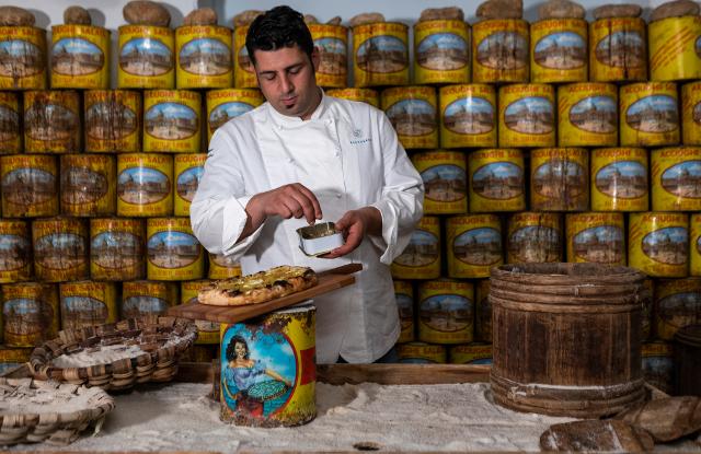 Gioacchino Gargano e il suo sfincione bagherese al Museo dell'acciuga di Aspra Gioacchino Gargano e il suo sfincione bagherese al Museo dell'acciuga di Aspra
