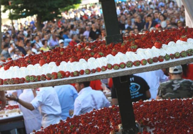 ''Sagra della Fragola'' di Maletto (CT), la più buona del mondo! - Via ...