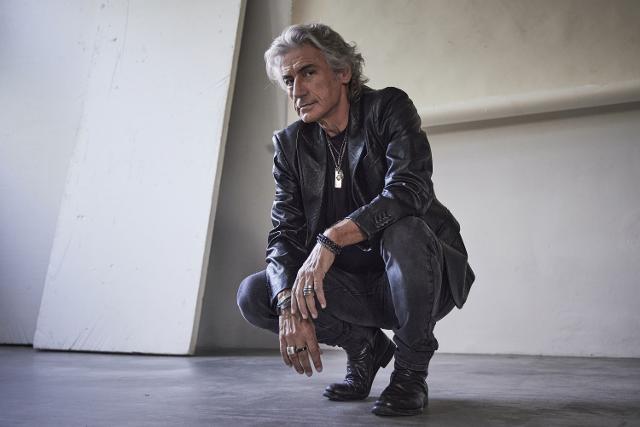 ligabue-con-dedicato-a-noi-al-teatro-metropolitan-di-catania