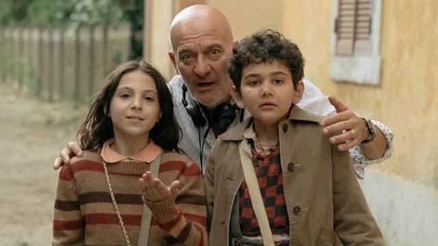 Claudio Bisio, "L'ultima volta che siamo stati bambini" Claudio Bisio, "L'ultima volta che siamo stati bambini"